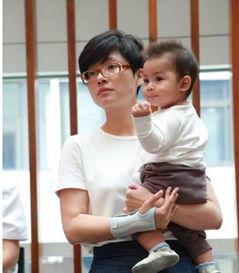 外国婴儿吃瓜群众,萌态百出，萌化全球网友心