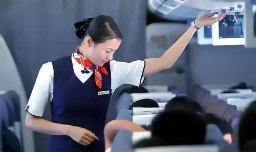 国外空姐聊天吃瓜