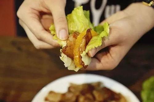 莱州吃瓜烤肉,吃瓜烤肉，夏日烧烤新风尚