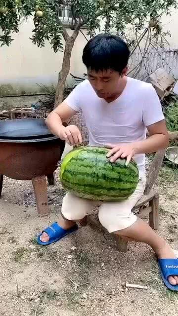 吃瓜还是要把皮剥了再吃瓜,吃瓜还是剥皮再尝，揭秘最佳食用之道