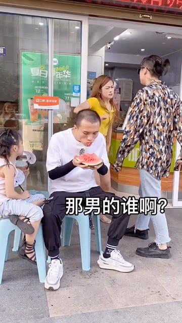 吃瓜小伙情侣吵架,一场关于爱情与理智的较量