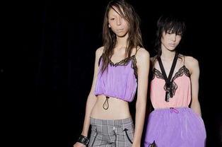 假摔模特吃瓜,揭秘时尚界的幕后故事